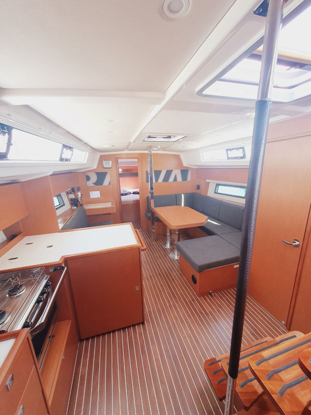 Bavaria C42 — photo 5