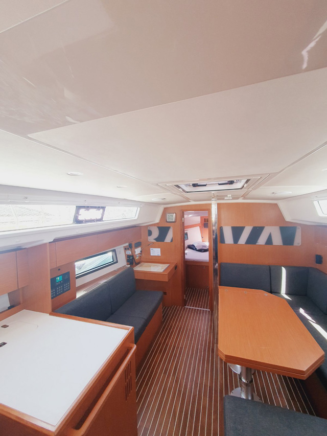 Bavaria C42 — photo 6