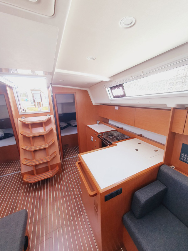 Bavaria C42 — photo 8
