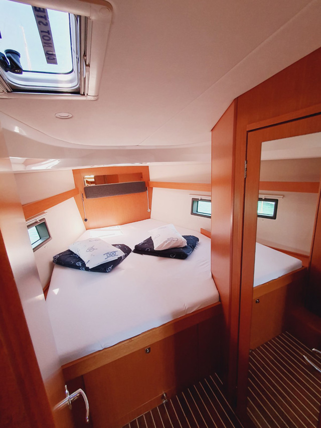 Bavaria C42 — photo 10