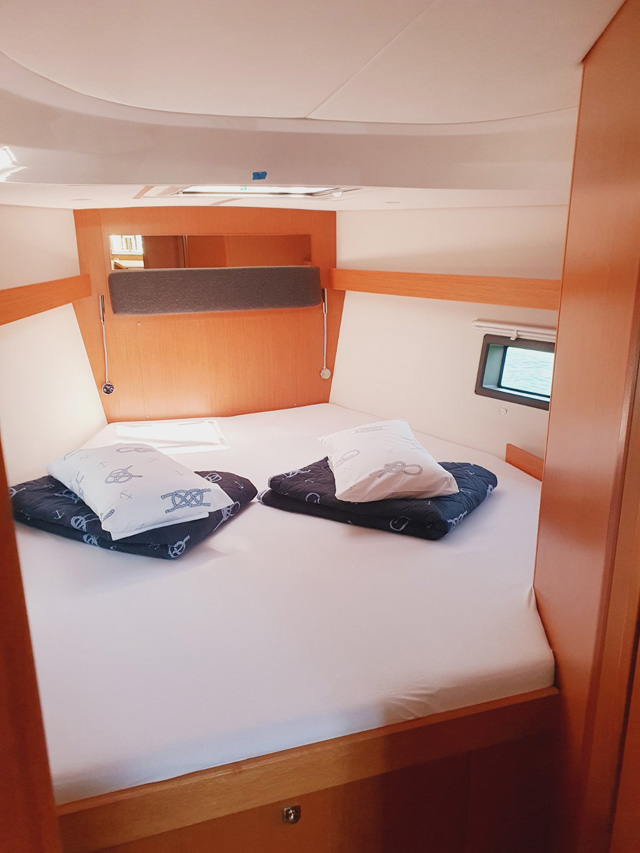 Bavaria C42 — photo 11