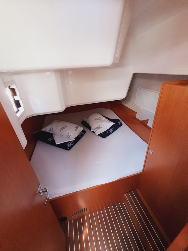 Bavaria C42 — photo 13