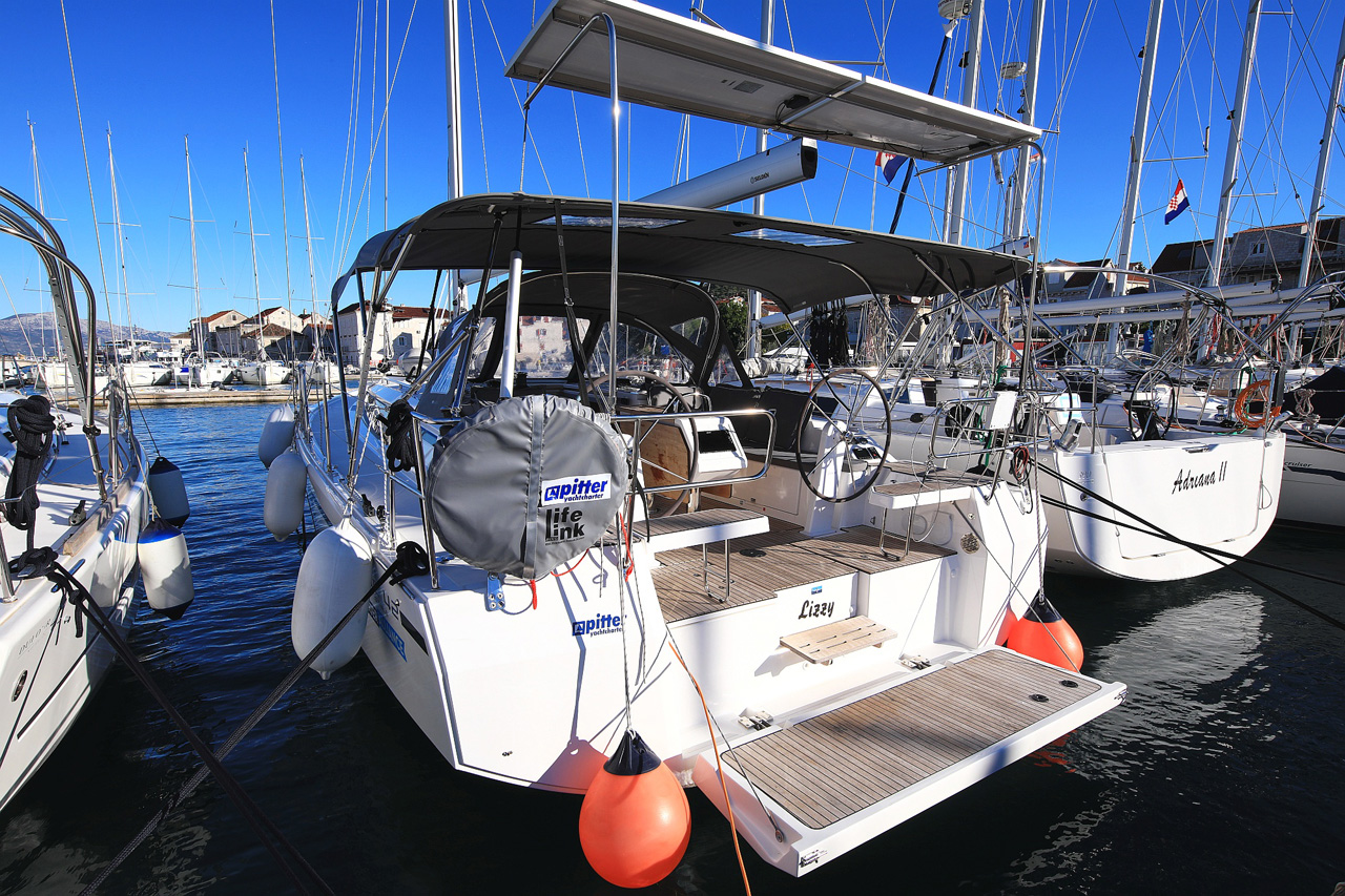 Bavaria C42 Style — photo 3