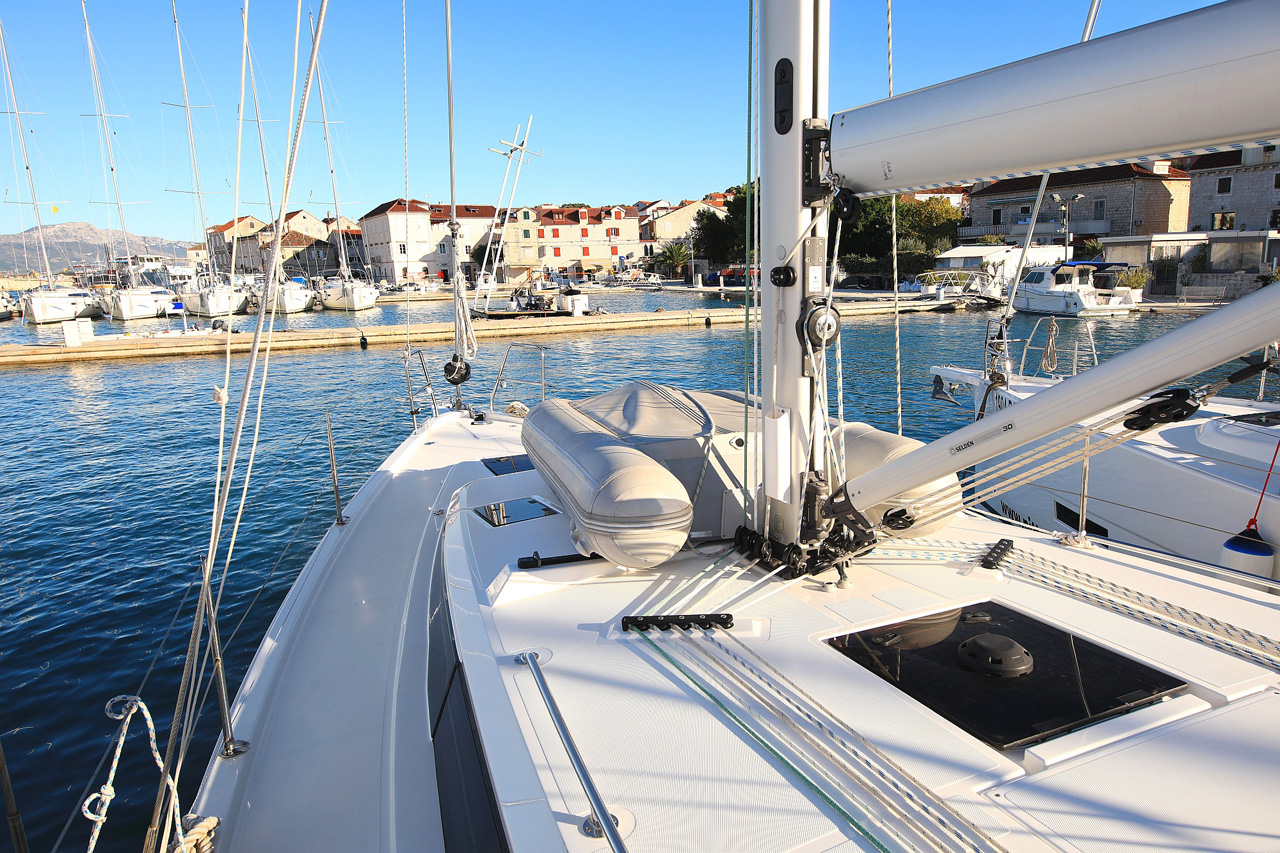 Bavaria C42 Style — photo 4