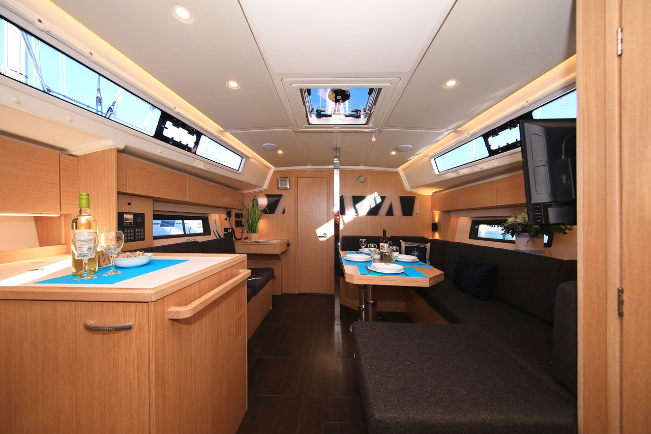 Bavaria C42 Style — photo 11