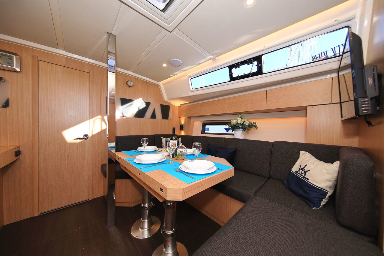 Bavaria C42 Style — photo 12