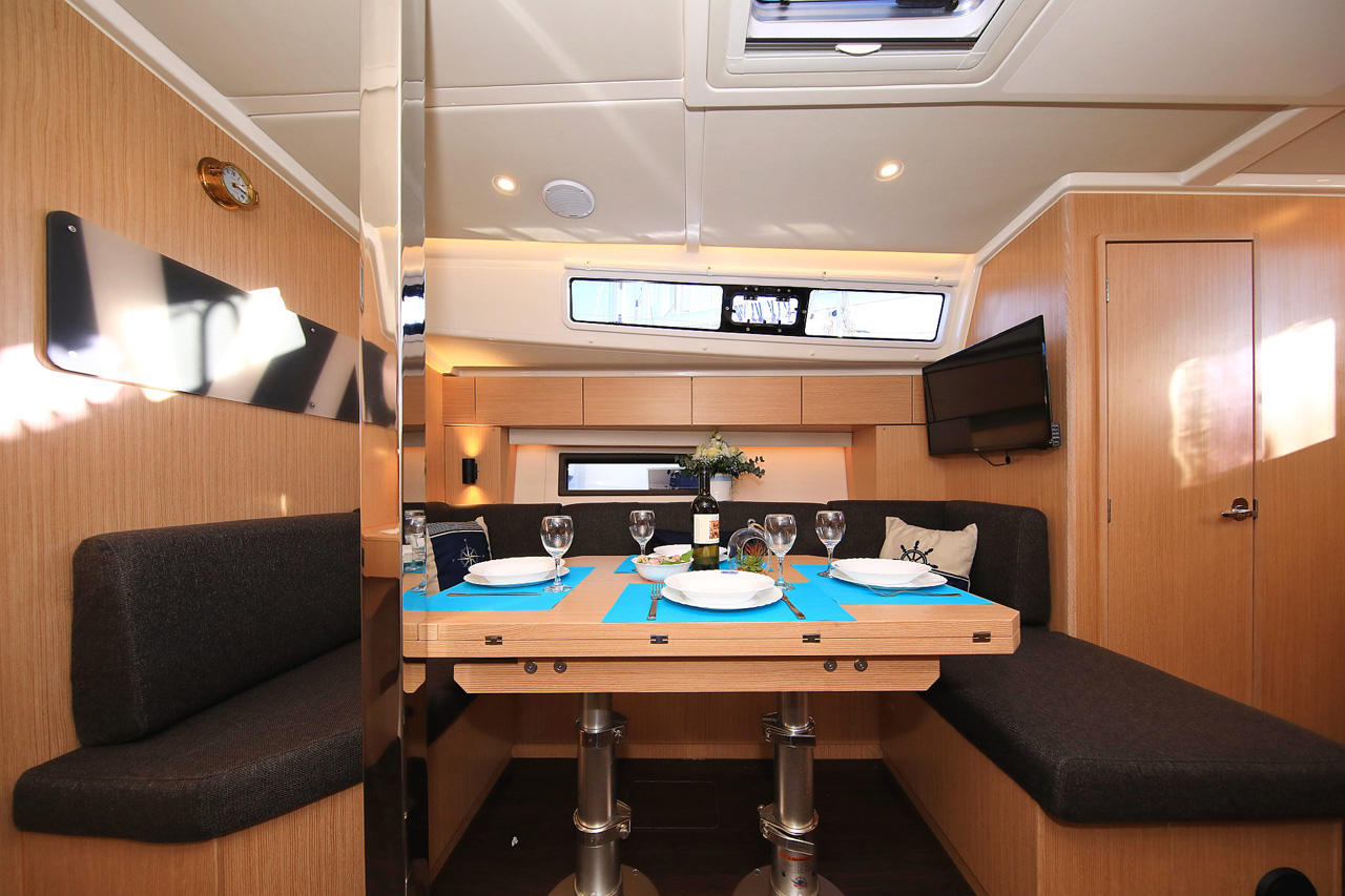 Bavaria C42 Style — photo 13