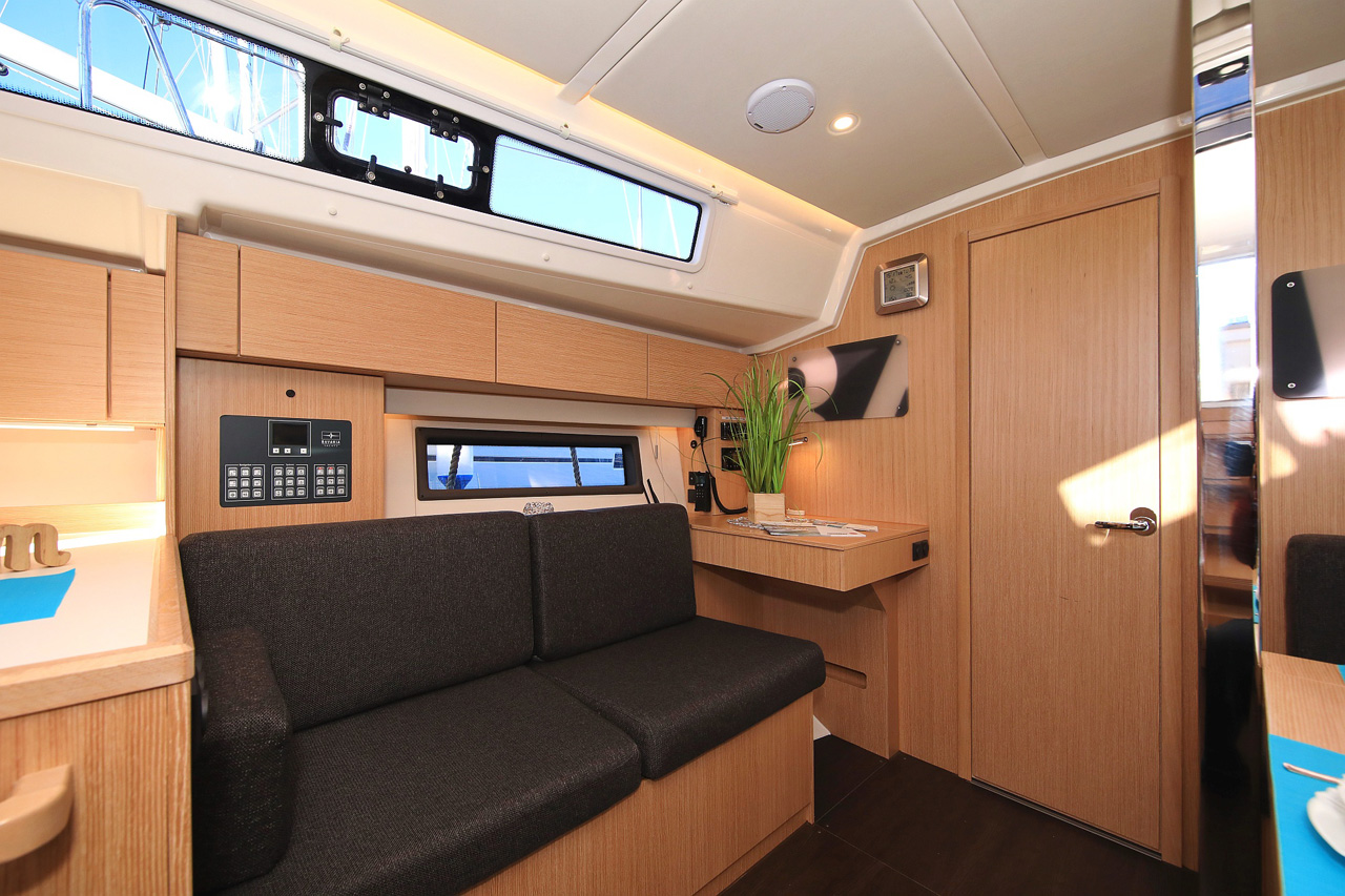 Bavaria C42 Style — photo 15