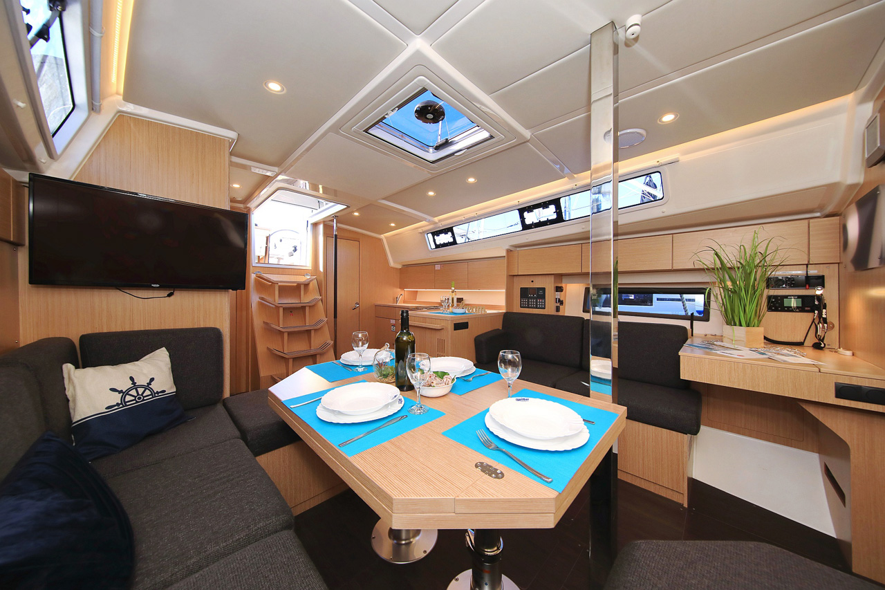 Bavaria C42 Style — photo 18