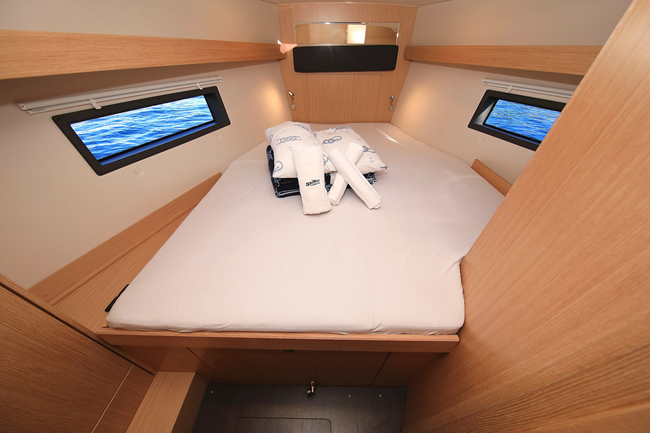 Bavaria C42 Style — photo 19