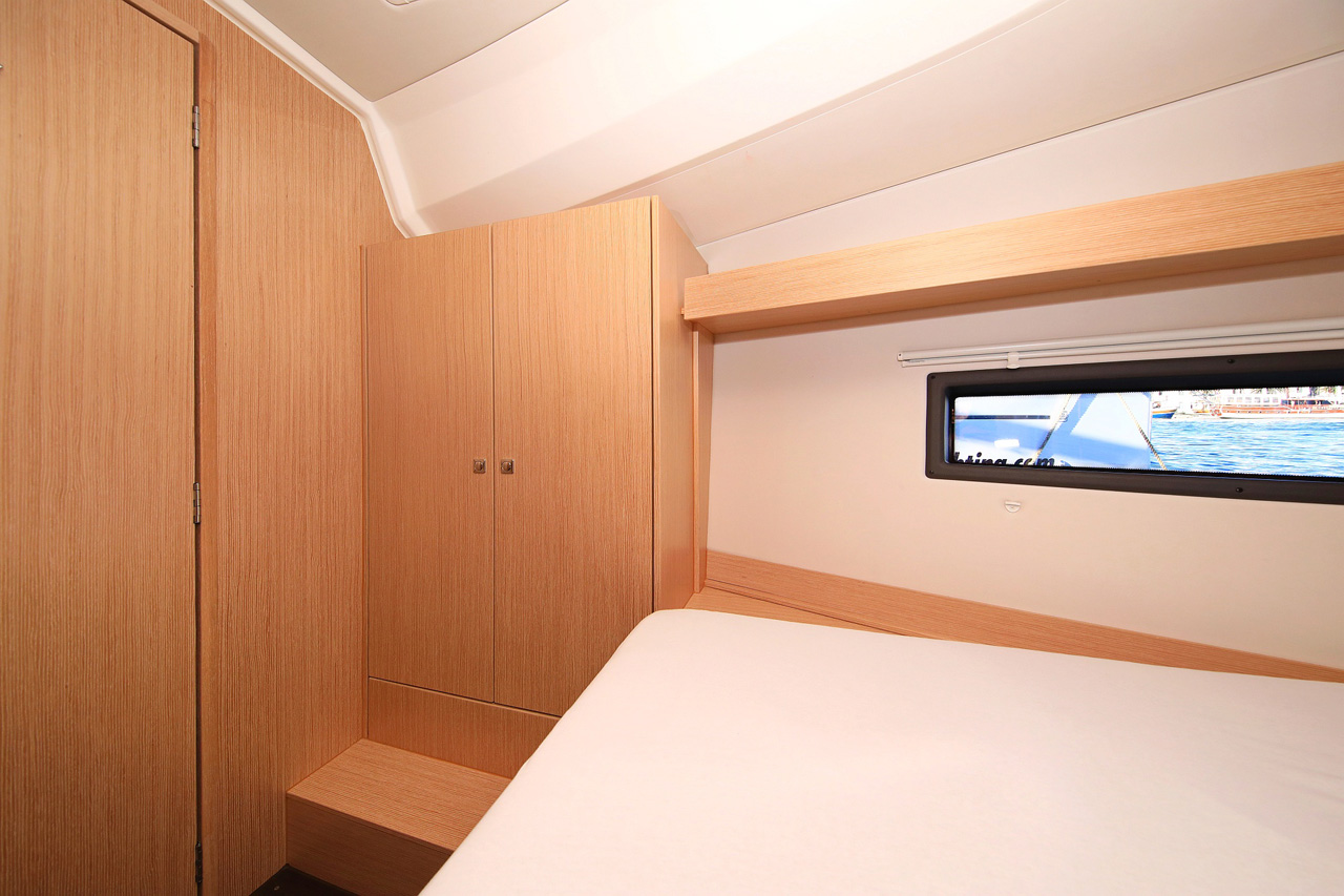 Bavaria C42 Style — photo 21