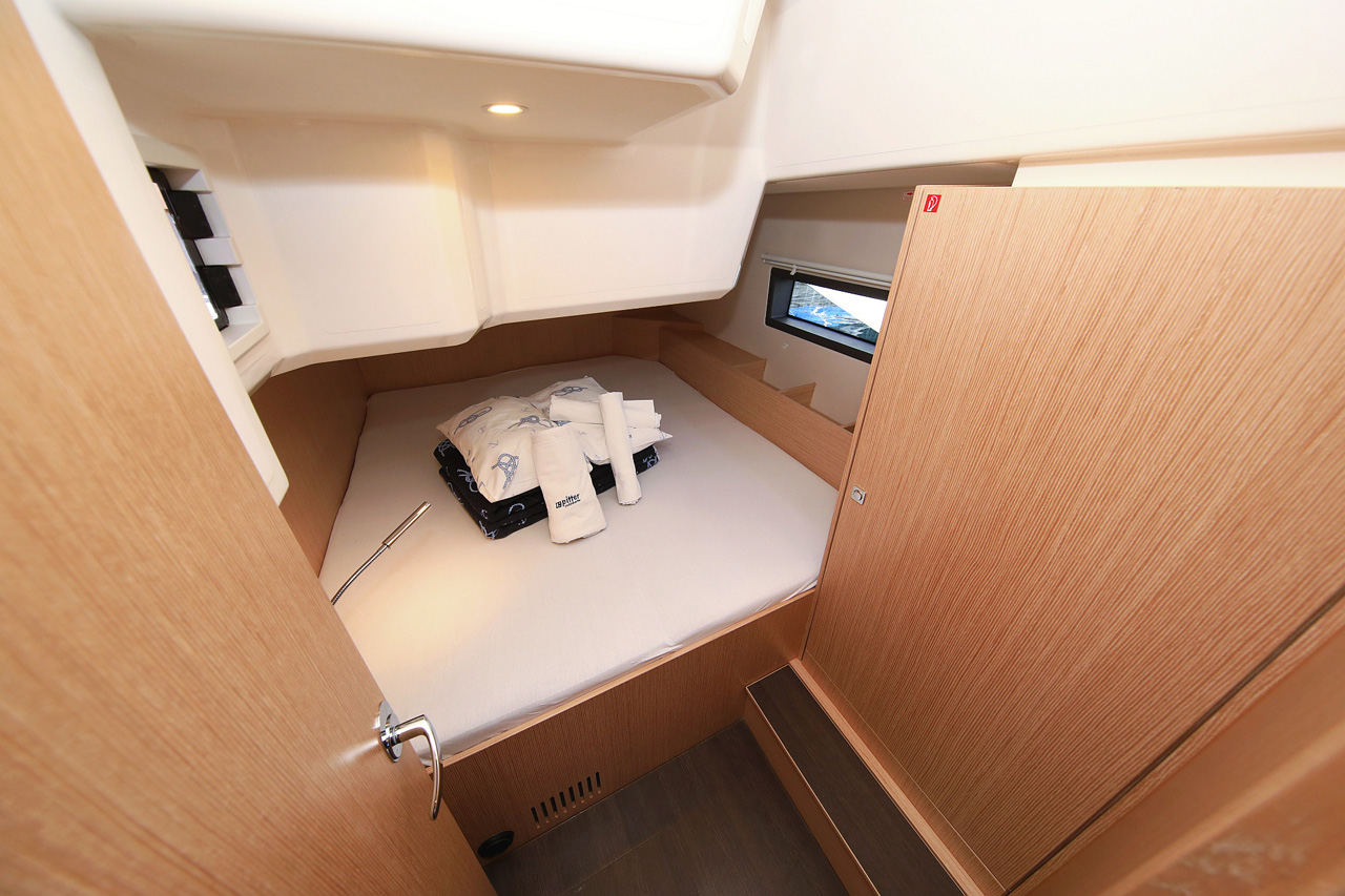 Bavaria C42 Style — photo 24
