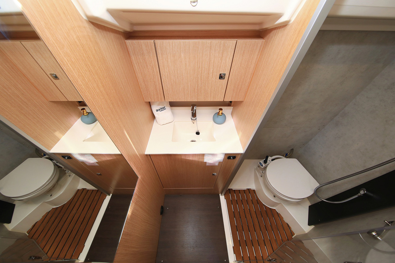 Bavaria C42 Style — photo 26
