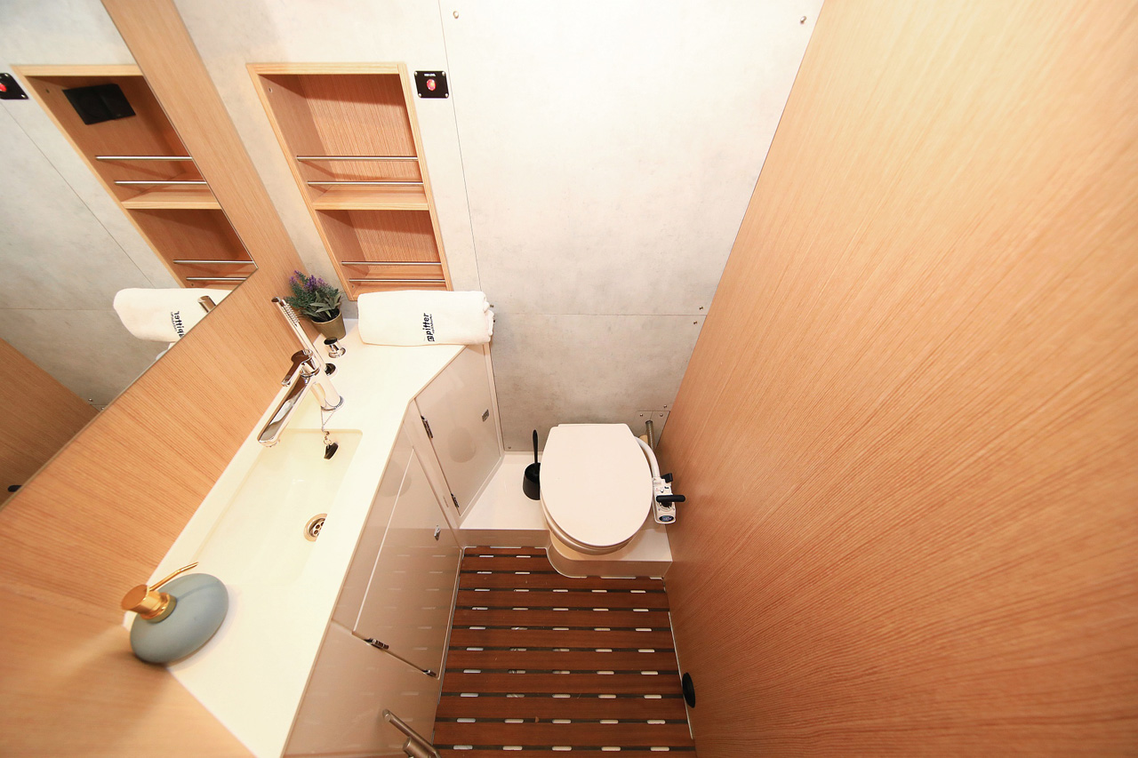 Bavaria C42 Style — photo 29