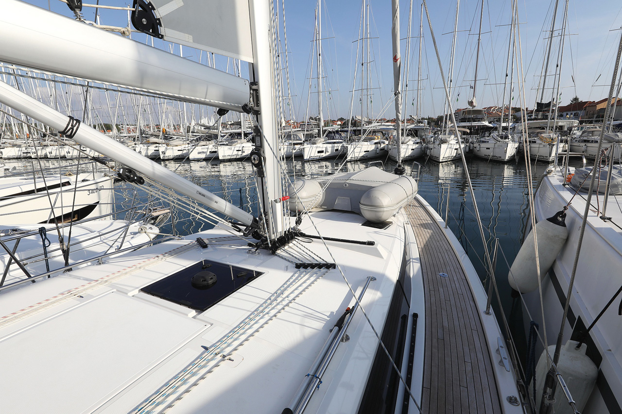Bavaria C42 Style — photo 3