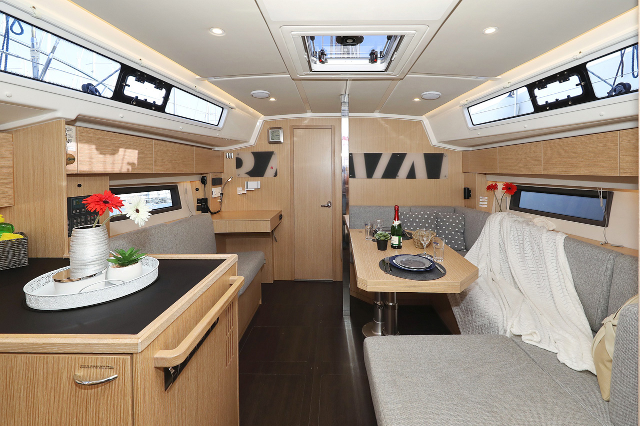 Bavaria C42 Style — photo 11
