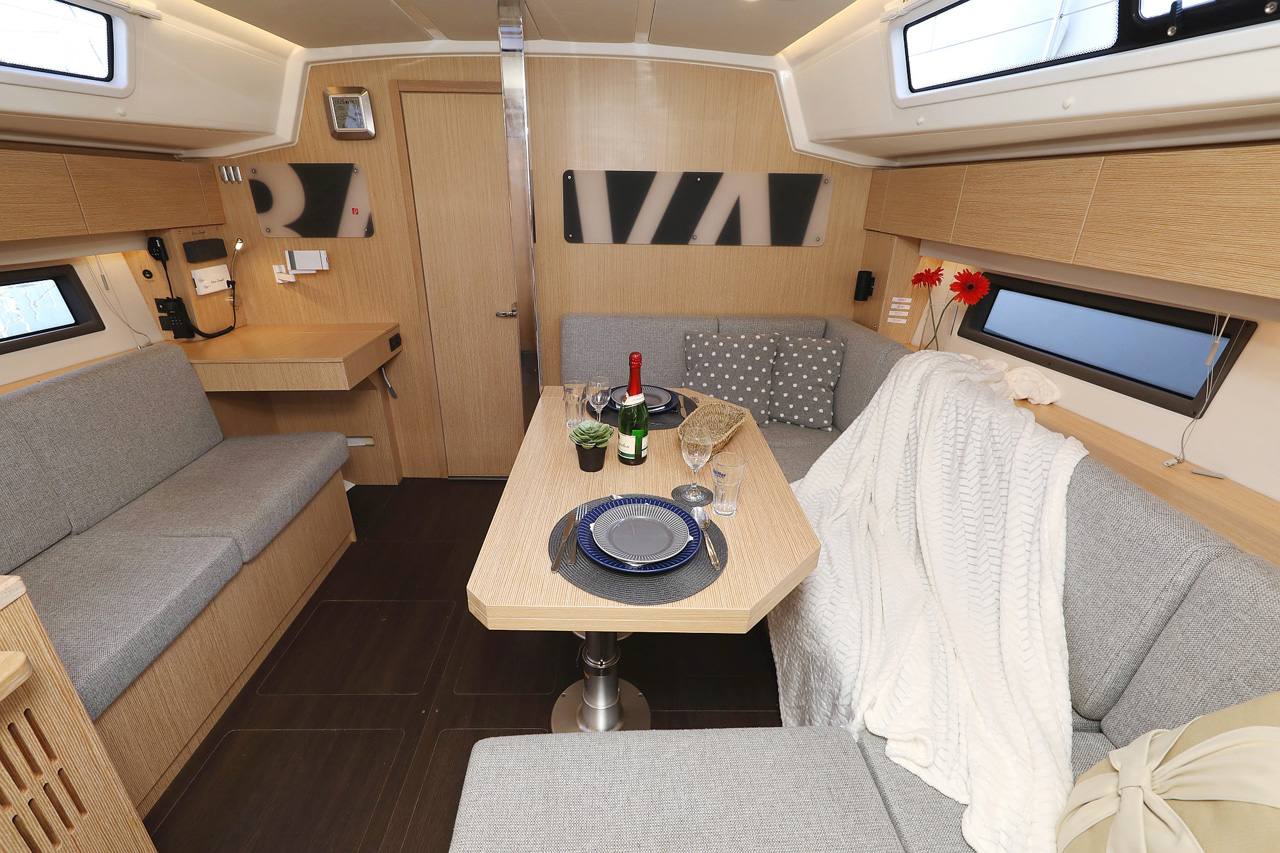 Bavaria C42 Style — photo 12