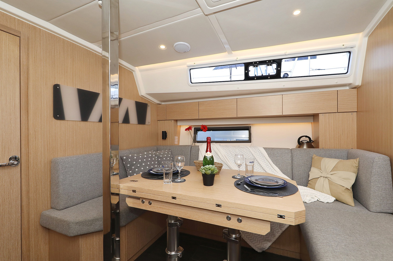 Bavaria C42 Style — photo 13