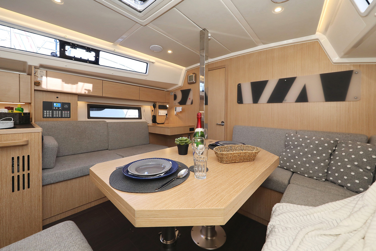 Bavaria C42 Style — photo 14