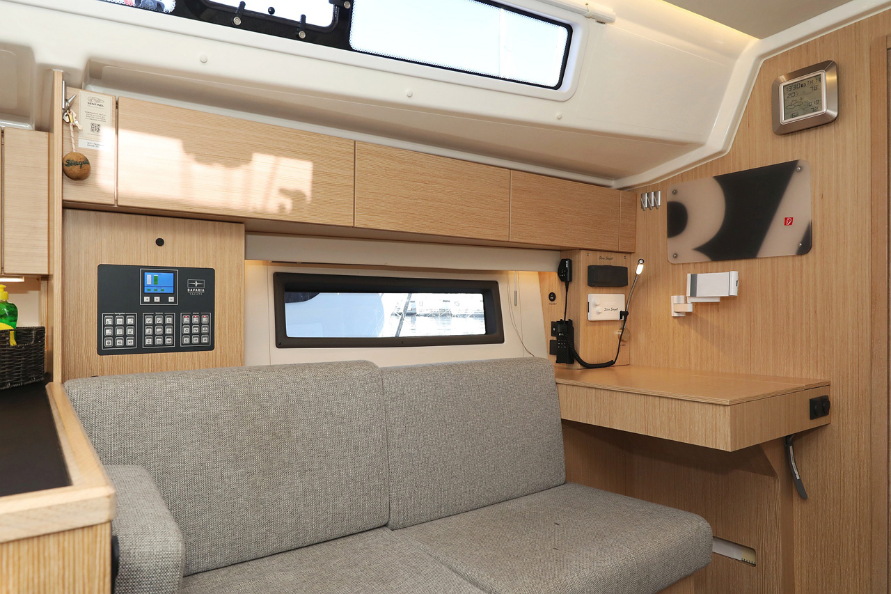 Bavaria C42 Style — photo 15