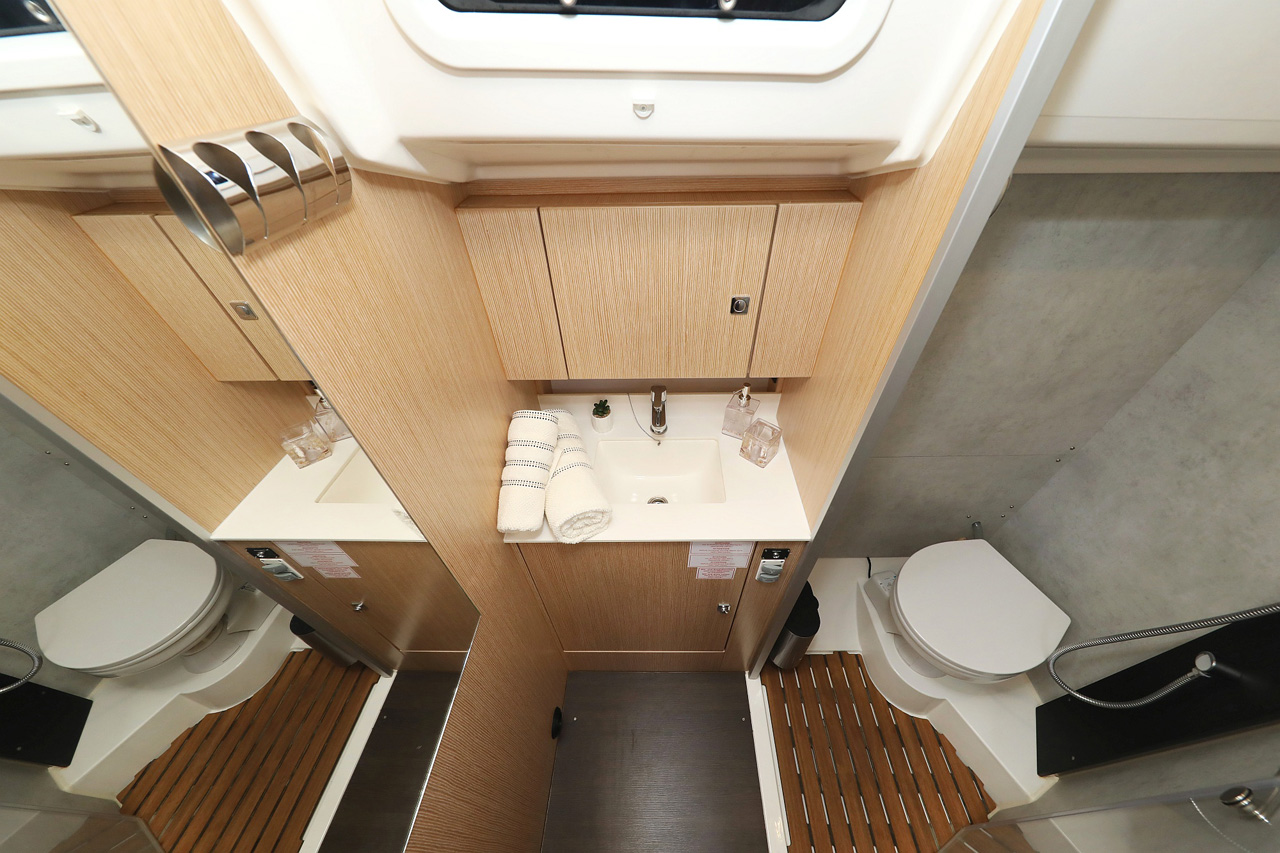 Bavaria C42 Style — photo 26