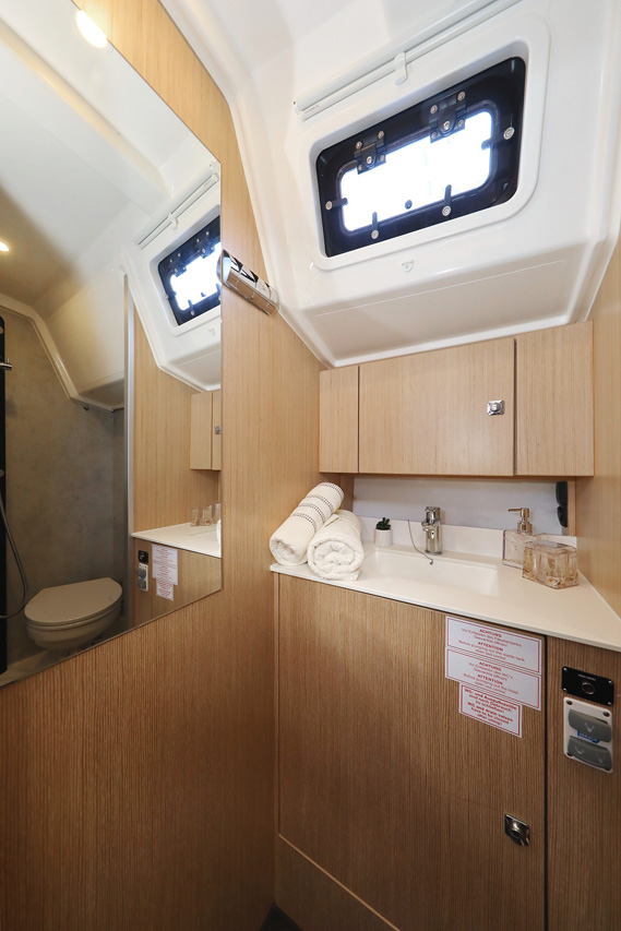 Bavaria C42 Style — photo 27