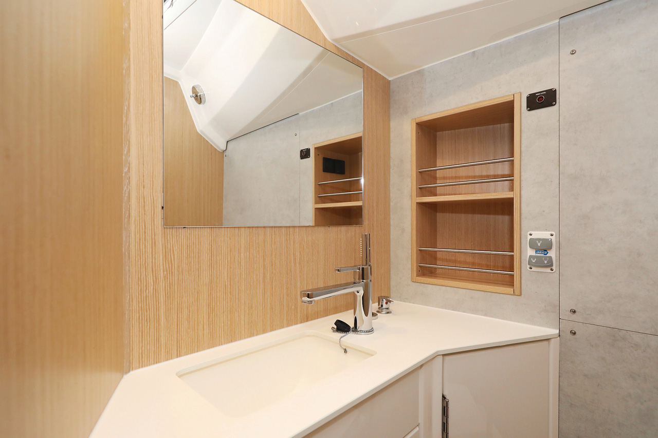 Bavaria C42 Style — photo 30