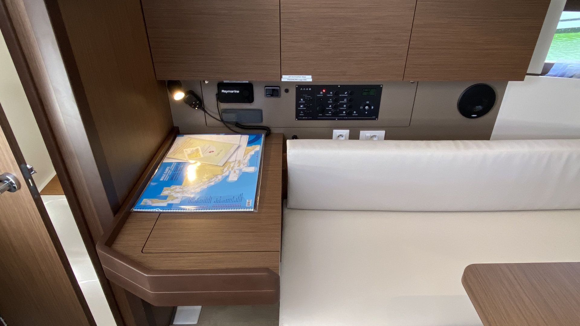 Oceanis 38.1 — photo 8