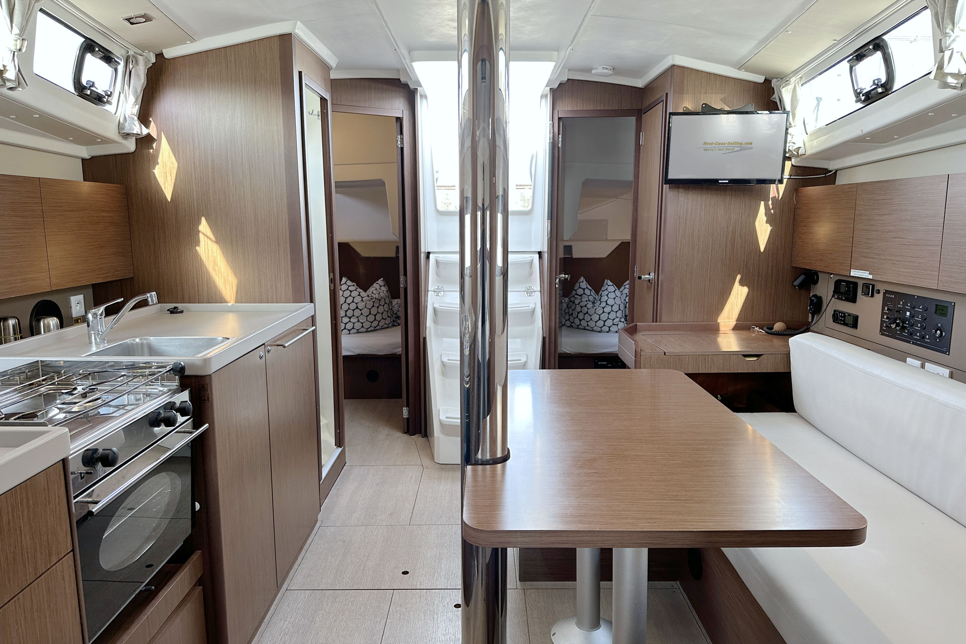 Oceanis 38.1 — photo 8