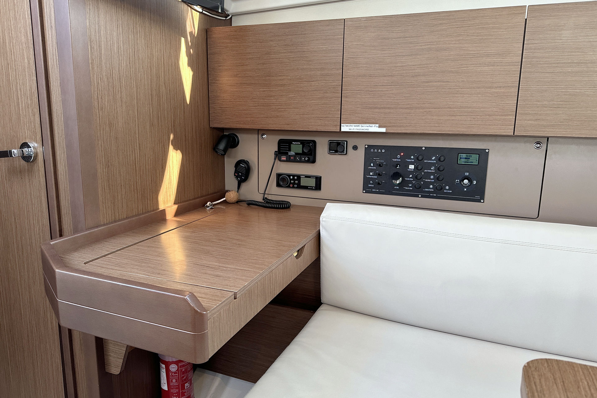 Oceanis 38.1 — photo 9