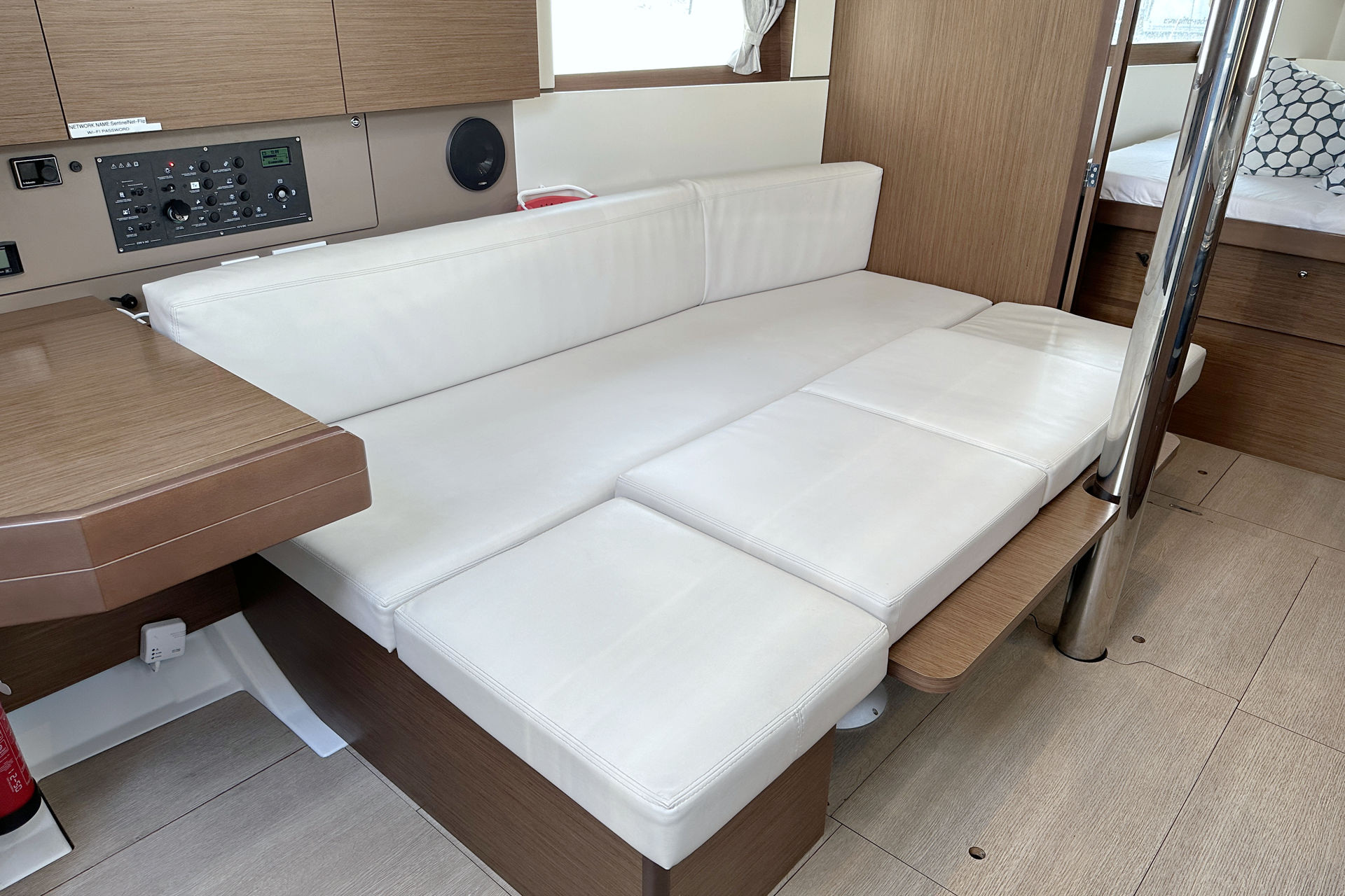 Oceanis 38.1 — photo 11