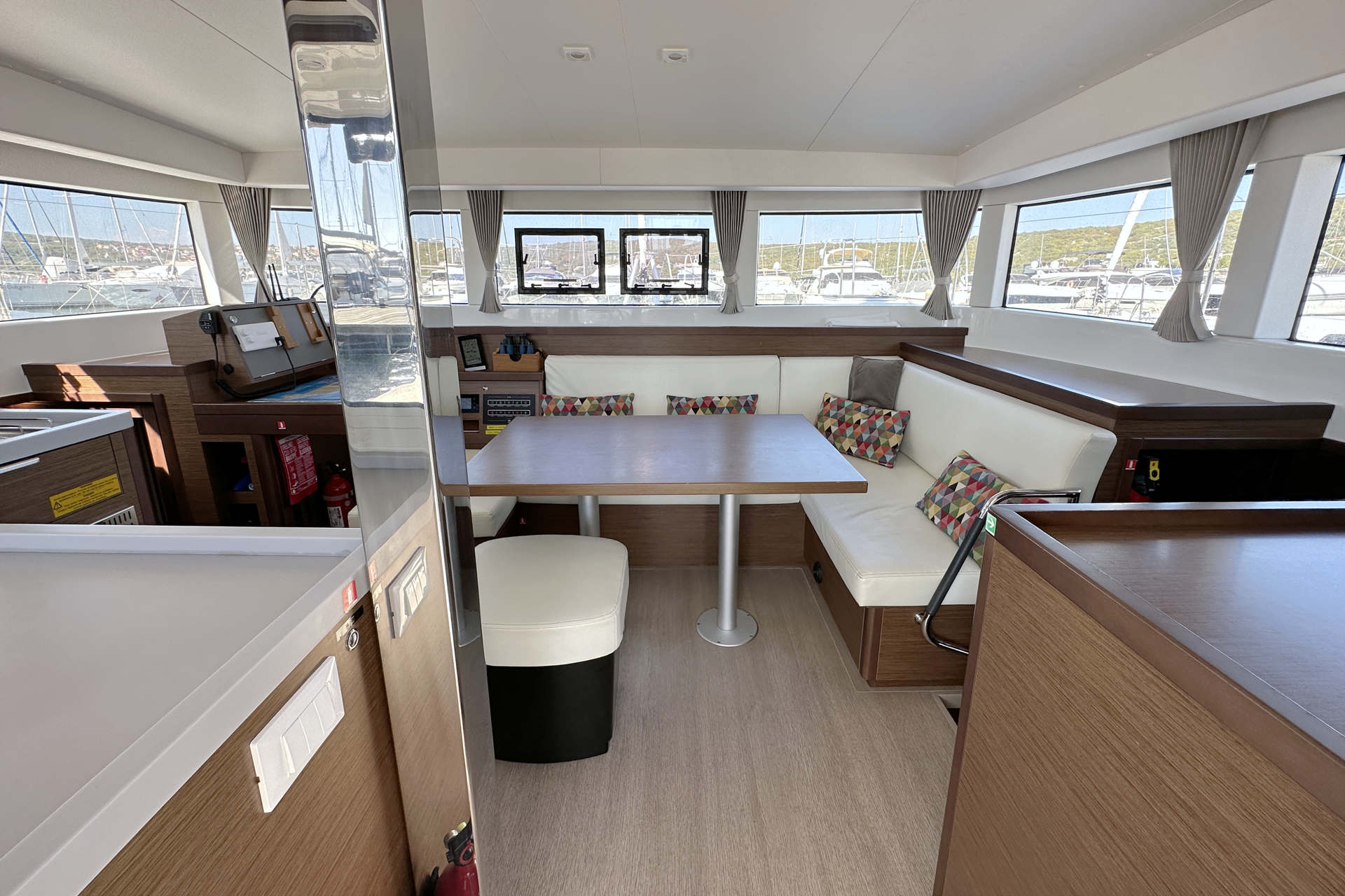 Lagoon 40 - 4 + 2 cab — photo 18