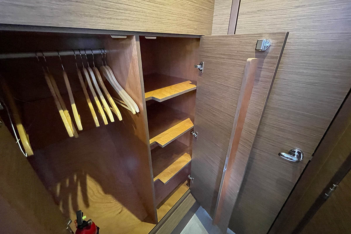 Lagoon 42 - 4 + 2 cab. — photo 24
