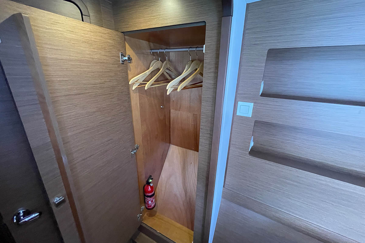 Lagoon 42 - 4 + 2 cab. — photo 28