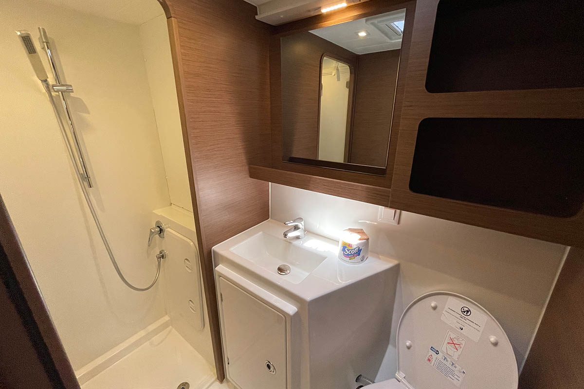 Lagoon 42 - 4 + 2 cab. — photo 33