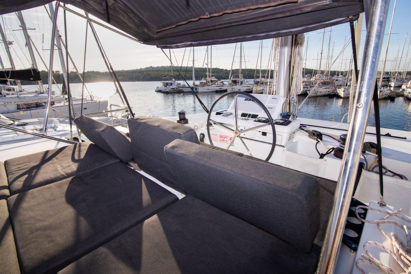Lagoon 50 - 6 + 1 cab. — photo 11