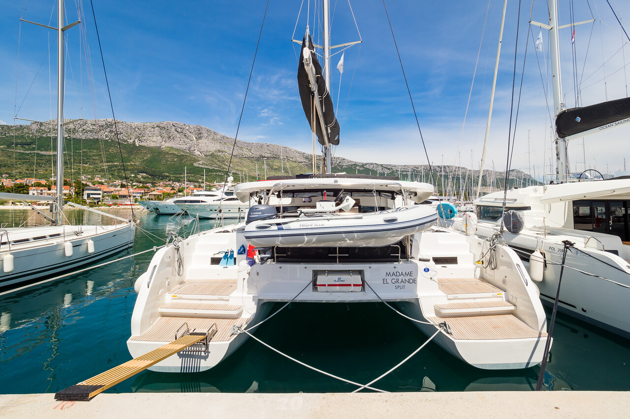 Lagoon 46 - 4 + 2 cab. — photo 1