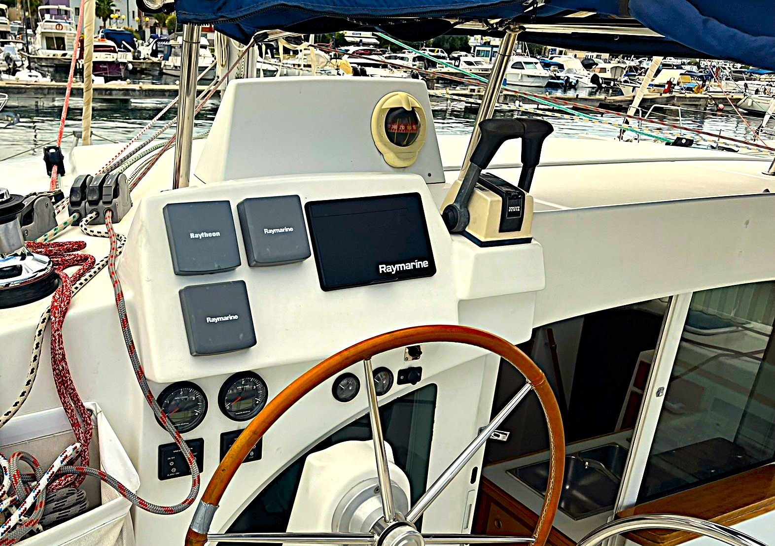 Lagoon 380 S2 - 4 + 2 cab. — photo 38