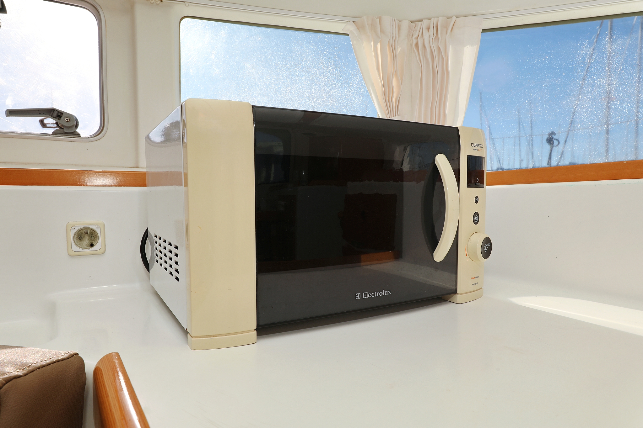 Lagoon 380 S2 - 4 + 2 cab. — photo 41