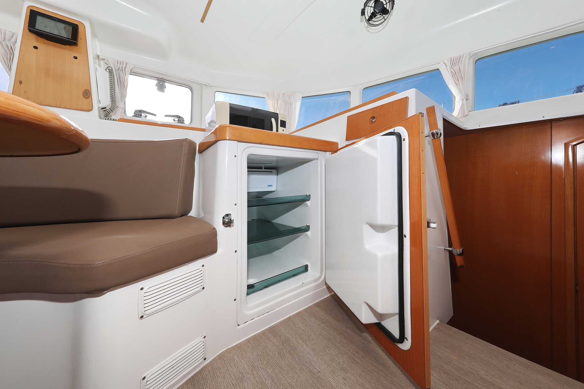 Lagoon 380 S2 - 4 + 2 cab. — photo 42