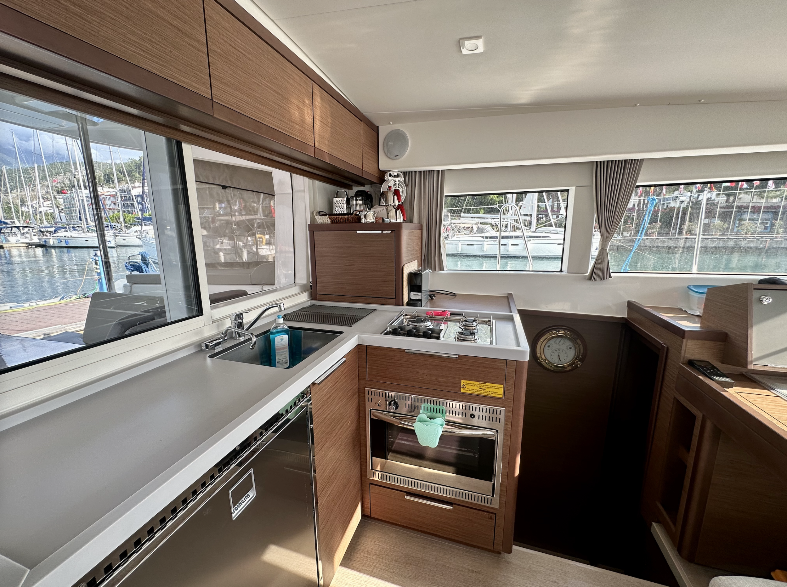 Lagoon 40 - 4 + 2 cab — photo 10