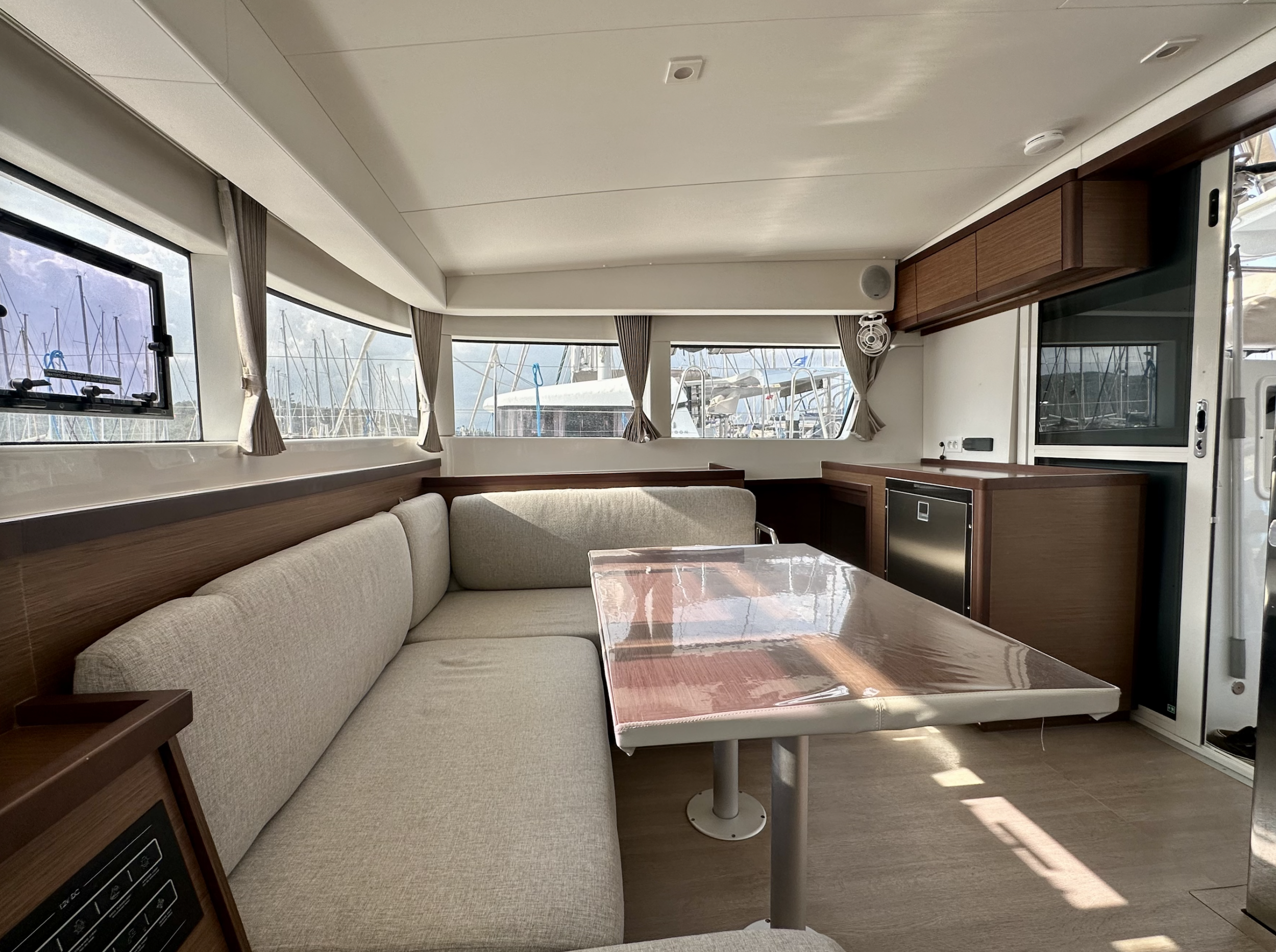 Lagoon 40 - 4 + 2 cab — photo 11