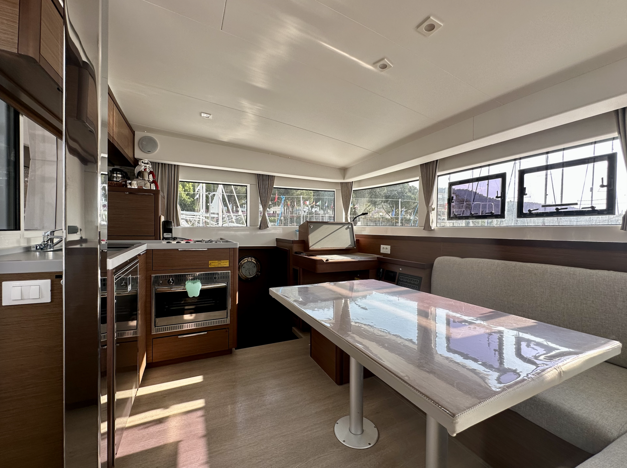 Lagoon 40 - 4 + 2 cab — photo 12