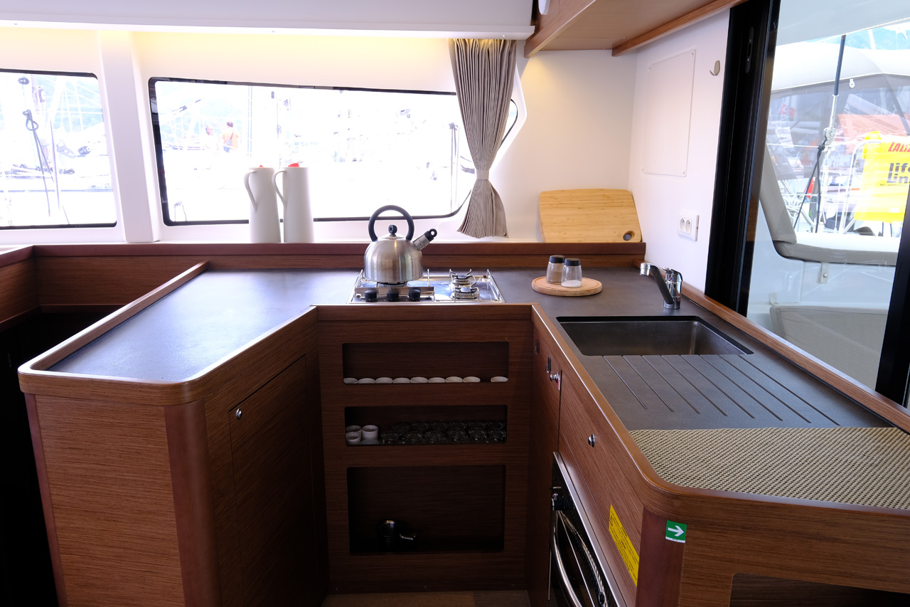 Lagoon 42 - 4 cab. — photo 13