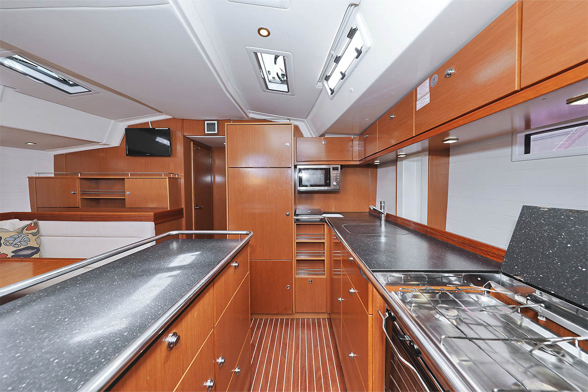 Bavaria 55 Cruiser — photo 10