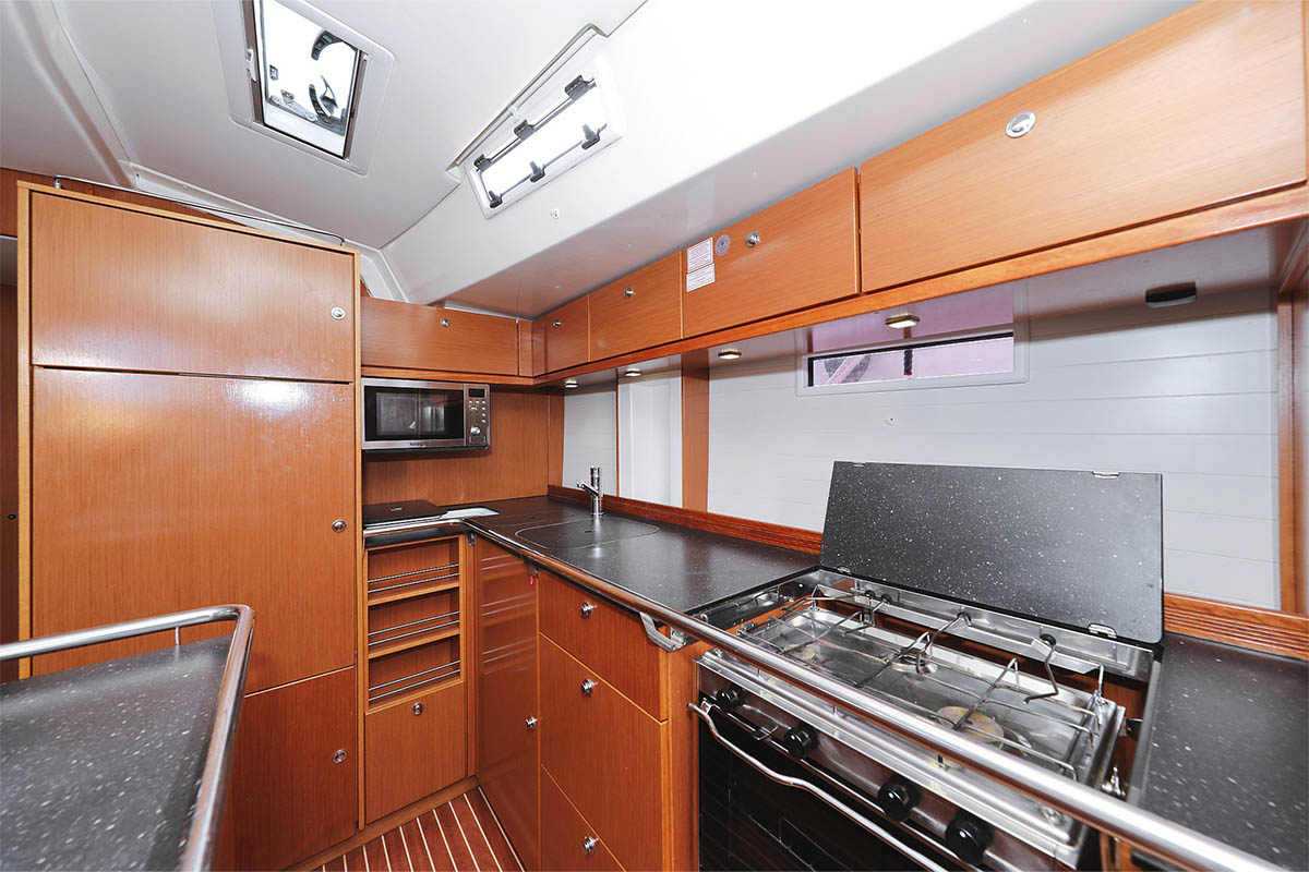 Bavaria 55 Cruiser — photo 15