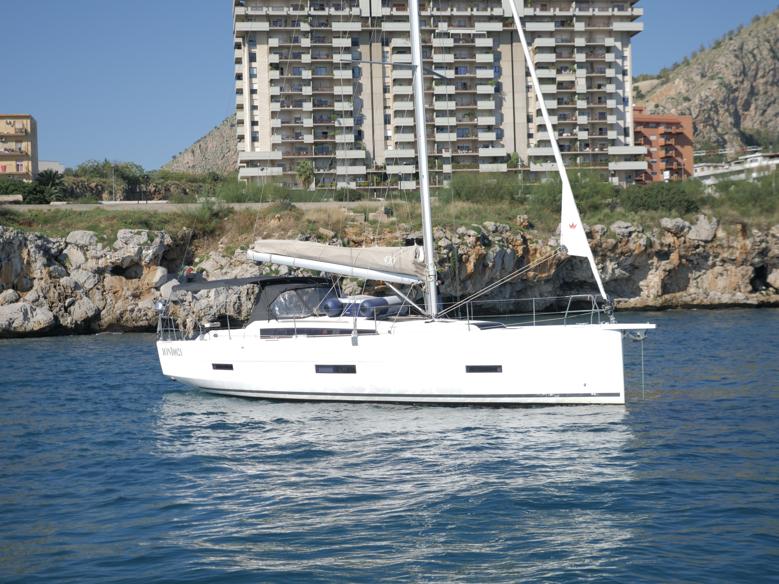 Dufour 430 - 3 cab. — photo 3
