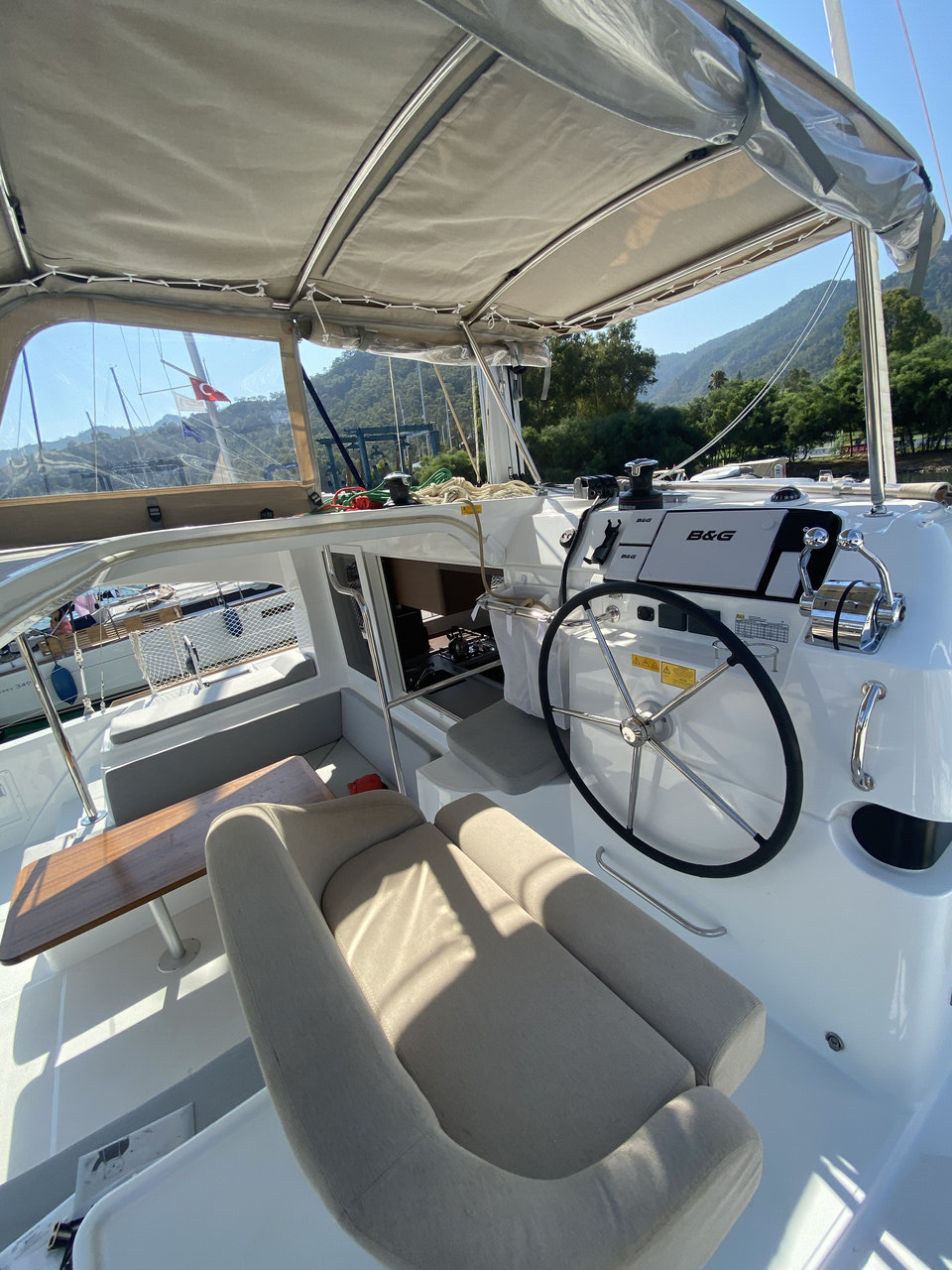 Lagoon 40 - 4 + 2 cab — photo 4
