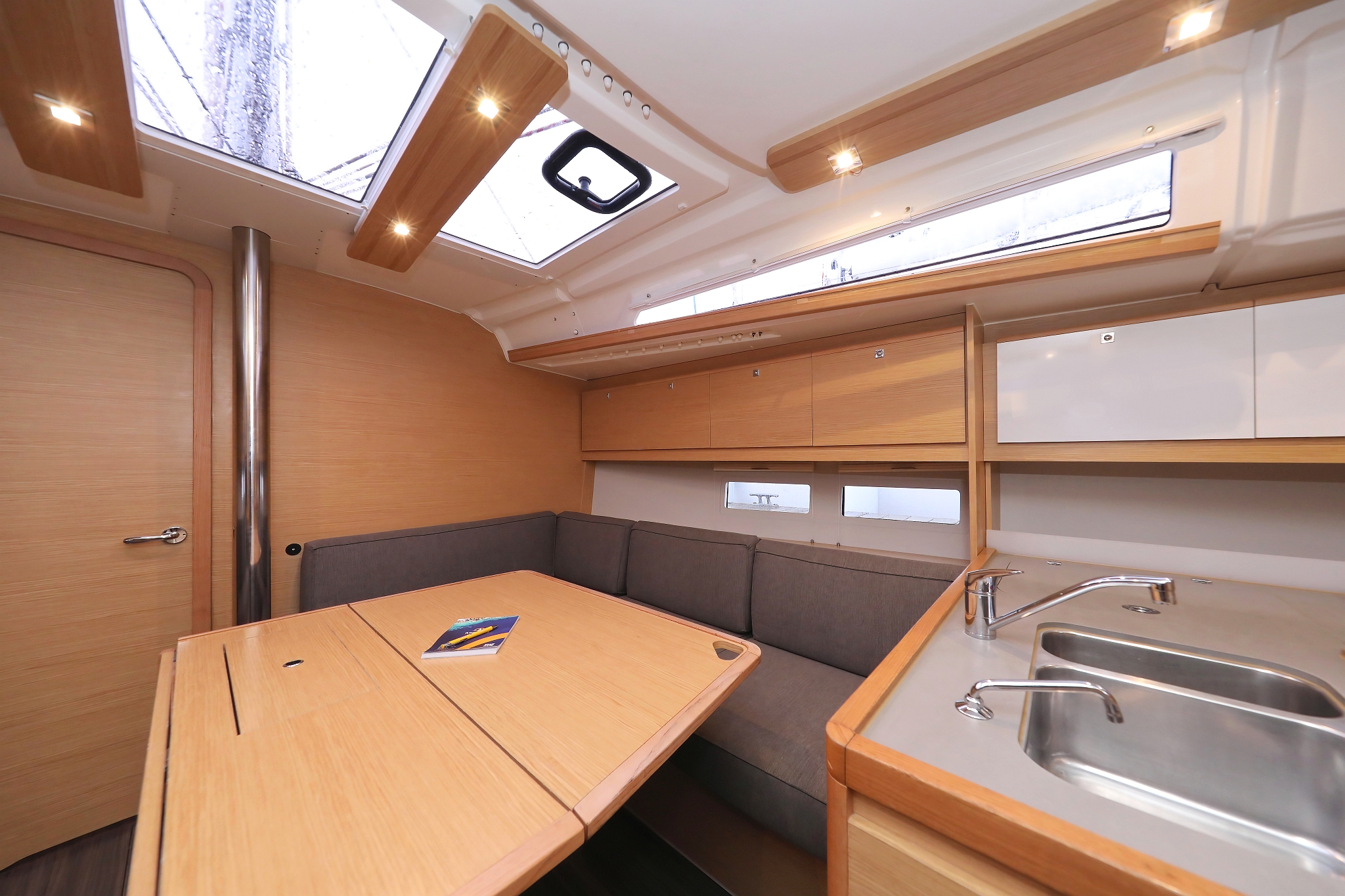 Dufour 390 GL — photo 18