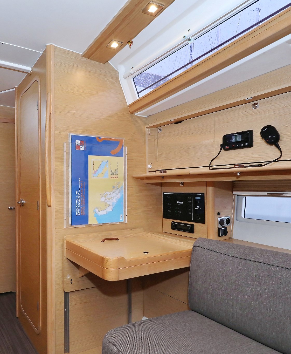 Dufour 390 GL — photo 37